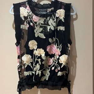 Beautiful embroidered frank lyman elegant top